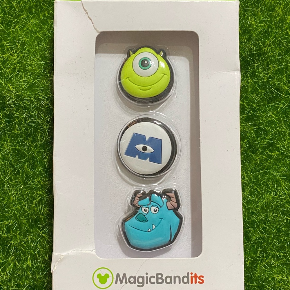 NIB Disney Monsters Inc Magic Band Bandits
